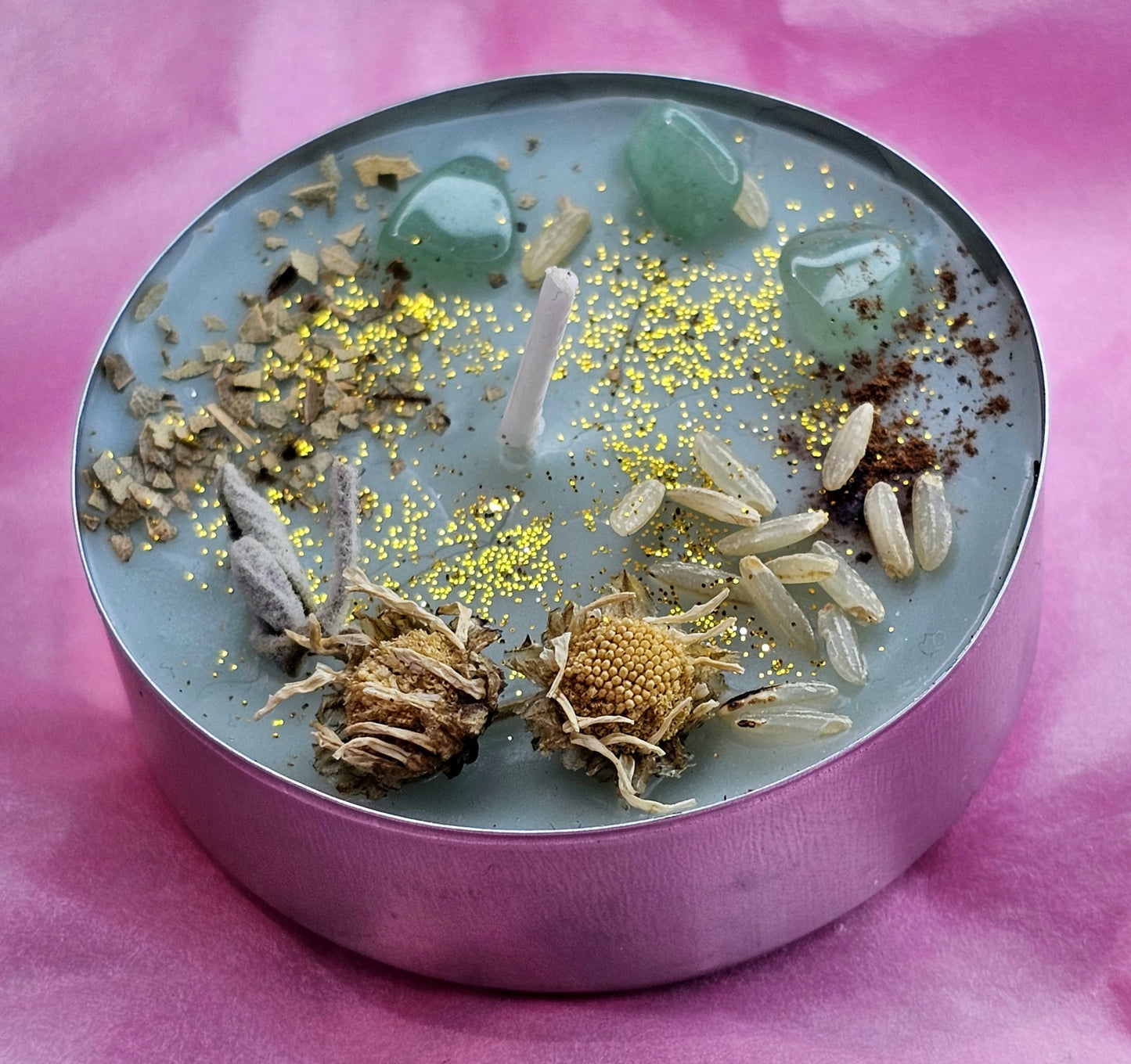 Geldflusskerze I Attract Money Edelstein Maxi-Teelicht I Geldritualkerze I Crystal Candle mit Aventurin, ätherischen Ölen und Kräutern I Money Ritual