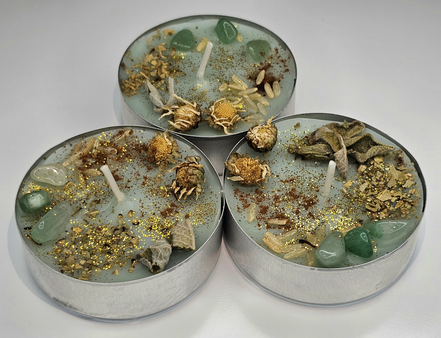 Geldflusskerze I Attract Money Edelstein Maxi-Teelicht I Geldritualkerze I Crystal Candle mit Aventurin, ätherischen Ölen und Kräutern I Money Ritual
