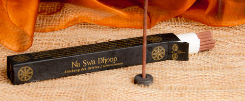 Tibetan Line - Na Swa Dhoop Inhalt ca. 27 Stäbchen + 1 Halter | Räucherstäbchen Set | Stärkung des Geistes & Urvertrauen