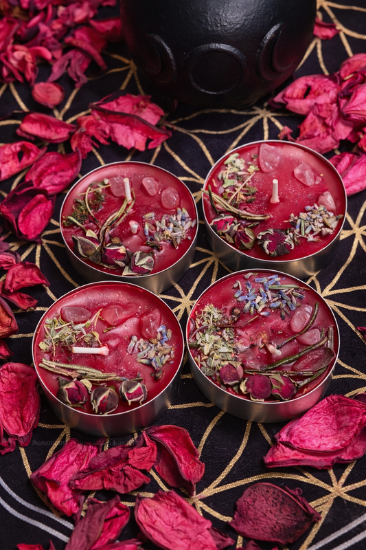 Love Ritual Maxi Teelicht | Magic Love Ritual Candle | Crystal Candle mit Blüten, Rosenquarz und Kräutern | Liebesritual