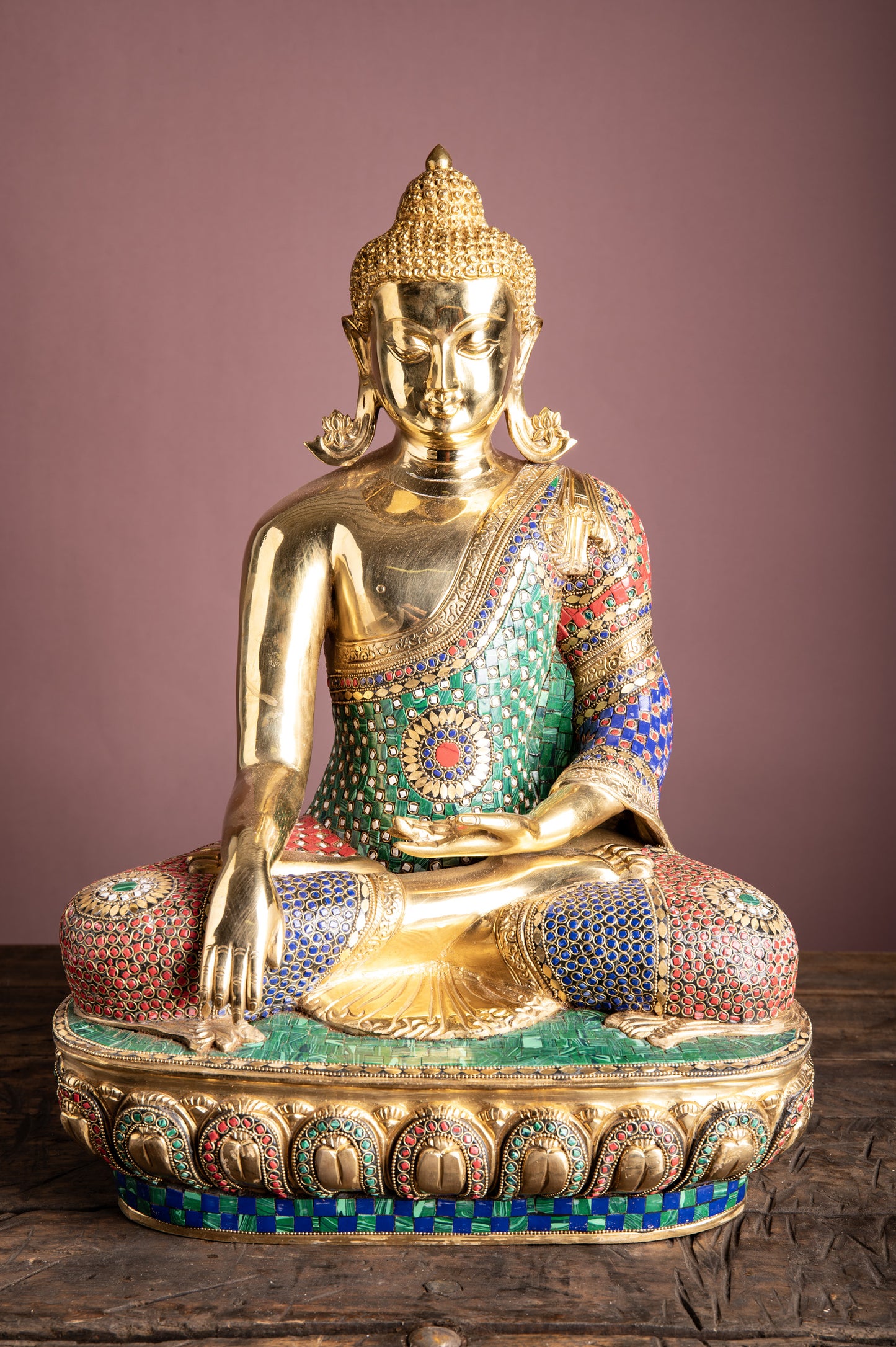 Großer Buddha Gold und Steinarbeit, aufwendige Messingverzierung