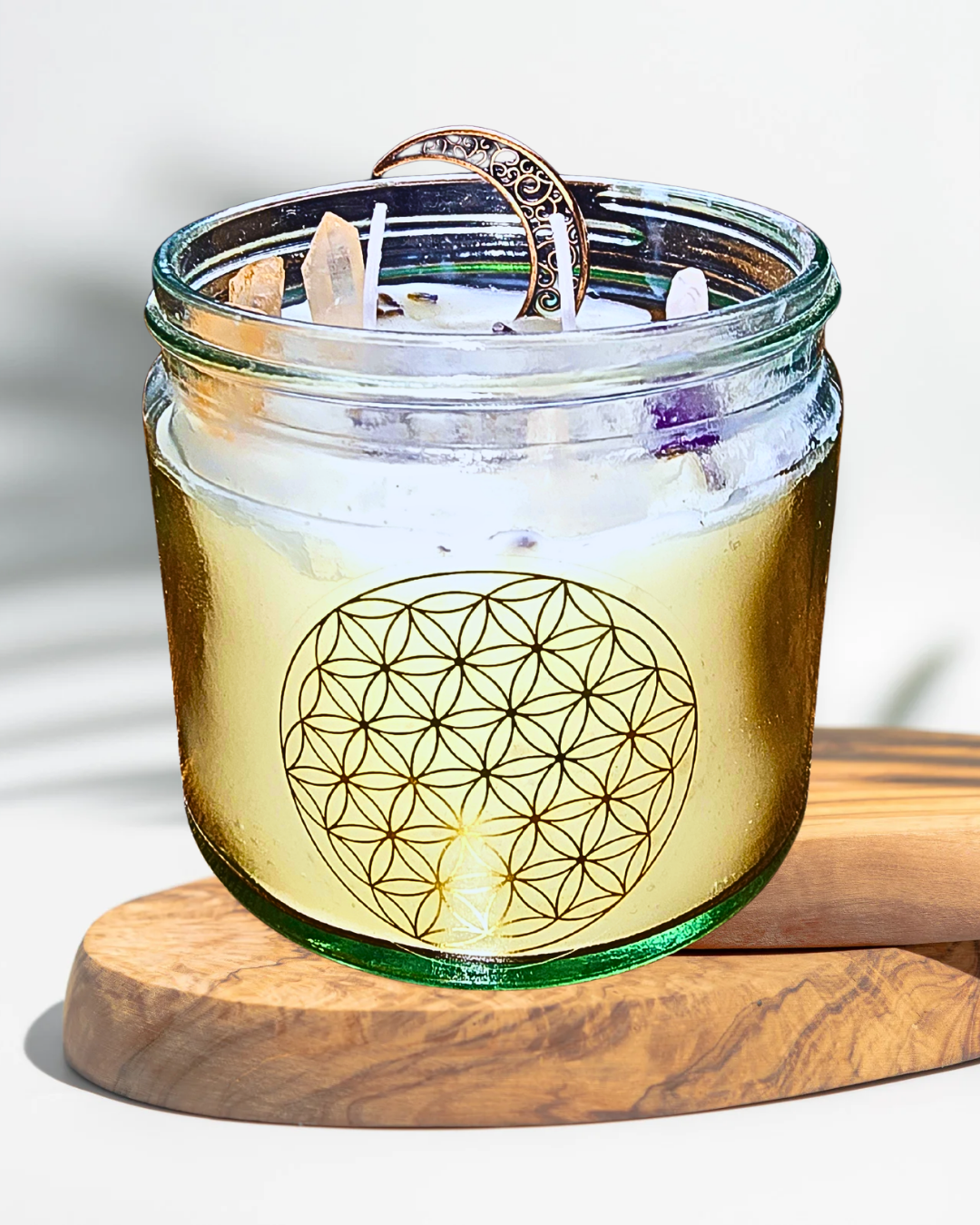 Große Manifestationskerze Blume des Lebens – 2-Docht Sojawachs mit Rosenquarz, Amethyst, Bergkristallspitzen & Mond-Charm | Bourbon Vanille Duft